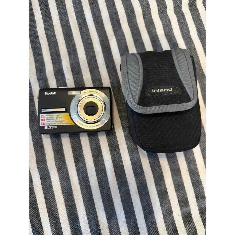 Kodak EasyShare M863 Digital Camera Black 8.2MP 3x Optical Zoom with Case